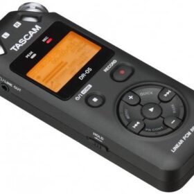 TASCAM DR-05V2 портативный цифровой диктофон PCM/MP3, SD карта 4 Гб в комплекте.